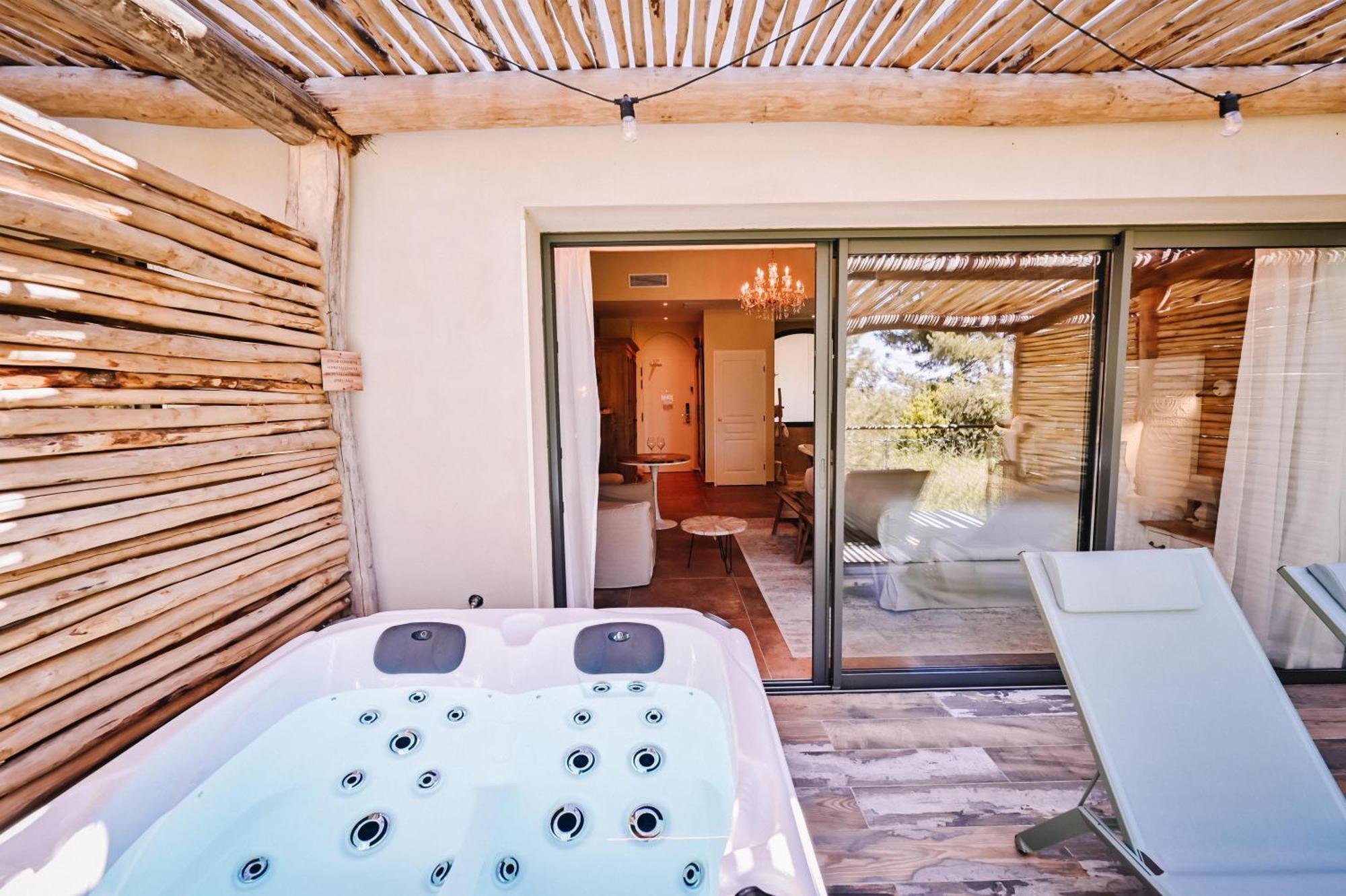 Le Hameau Des Pesquiers Ecolodge&spa, Curio Collection By Hilton
