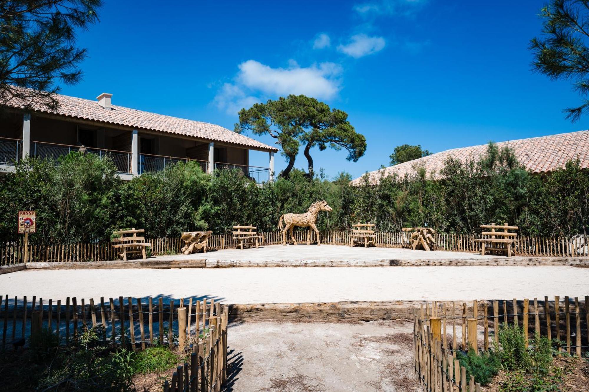 Le Hameau Des Pesquiers Ecolodge&spa, Curio Collection By Hilton Hotel