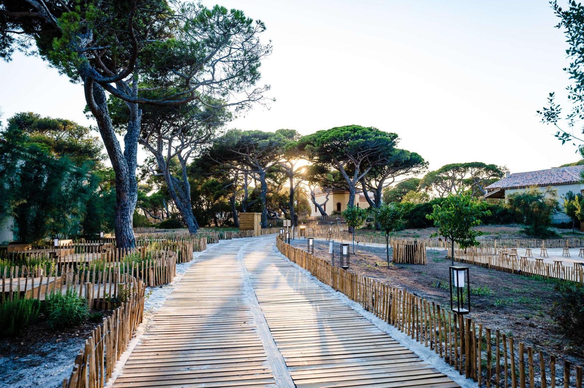 Hotel Le Hameau Des Pesquiers Ecolodge&spa, Curio Collection By Hilton